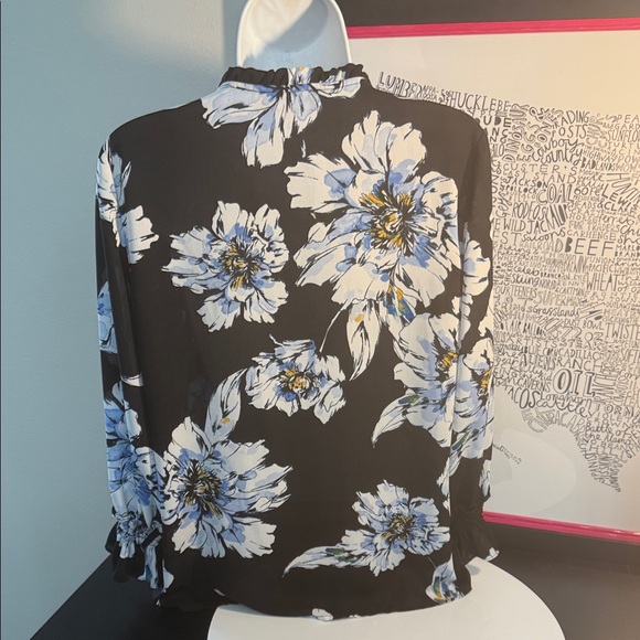 Karl Lagerfeld Black and White Floral Blouse EUC - Picture 2 of 3